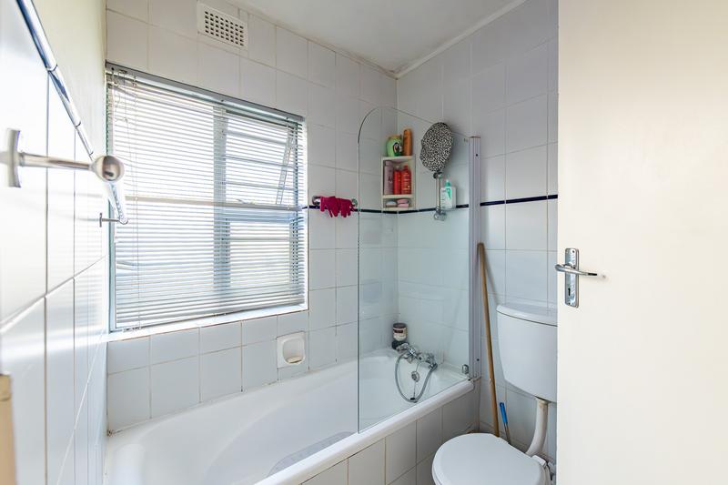 1 Bedroom Property for Sale in Oakglen Western Cape
